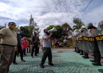 Simulasi Penanggulangan Huru Hara Dan Pengamanan Sidang
