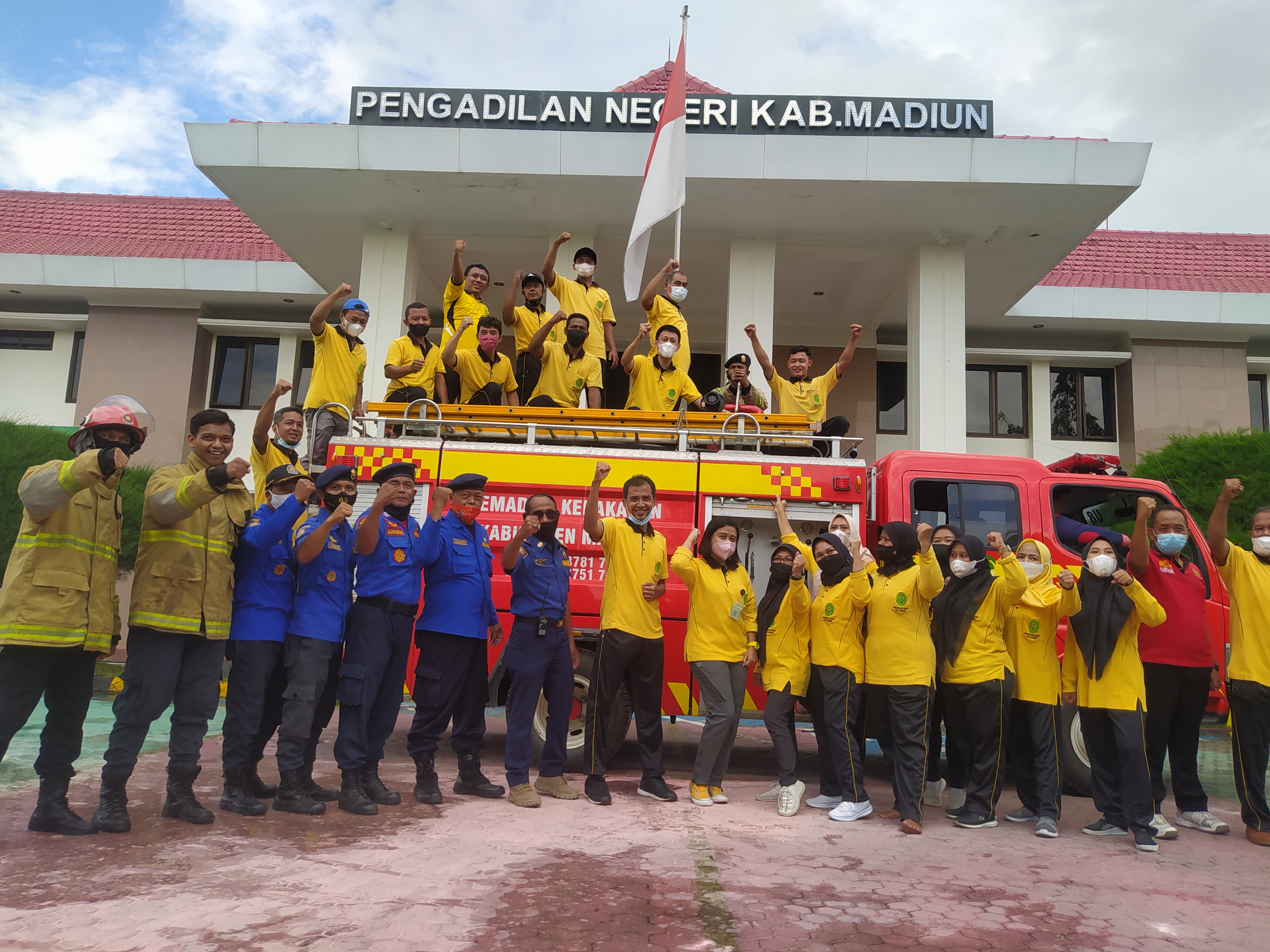 Simulasi Penanganan Kebakaran dan Evakuasi