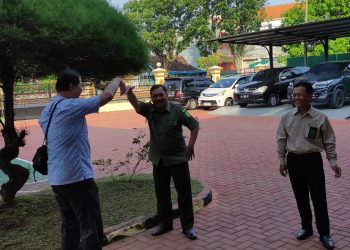 Momen bersalaman setelah libur Idul fitri 1444 H