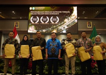 Penghargaan Telaah Data Monsakti Terbaik Diraih oleh Pengadilan Negeri Kabupaten Madiun