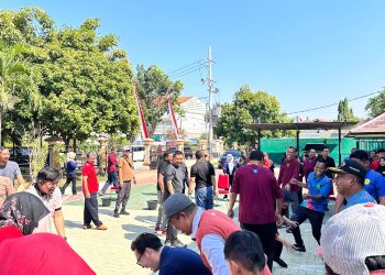 Kemeriahan Lomba Menangkap Belut Estafet di Pengadilan Negeri Kabupaten Madiun