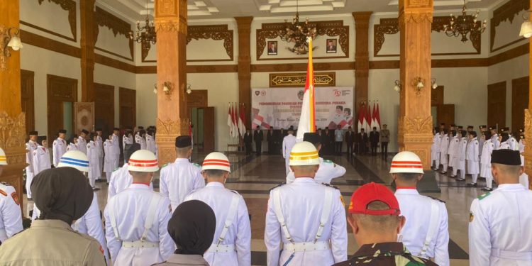 Pengukuhan Paskibraka Kabupaten Madiun: Semangat Patriotisme di Pendopo Ronggo Jumeno