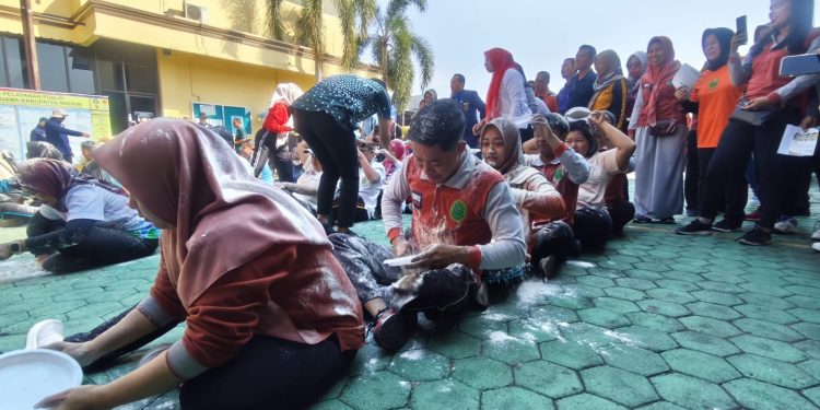 Lomba Tepung Estafet Meriahkan Kegiatan di Pengadilan Agama Kabupaten Madiun