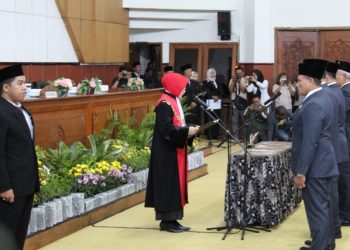 Pengambilan Sumpah dan Janji Pimpinan DPRD Kabupaten Madiun oleh Ketua Pengadilan Negeri Kabupaten Madiun