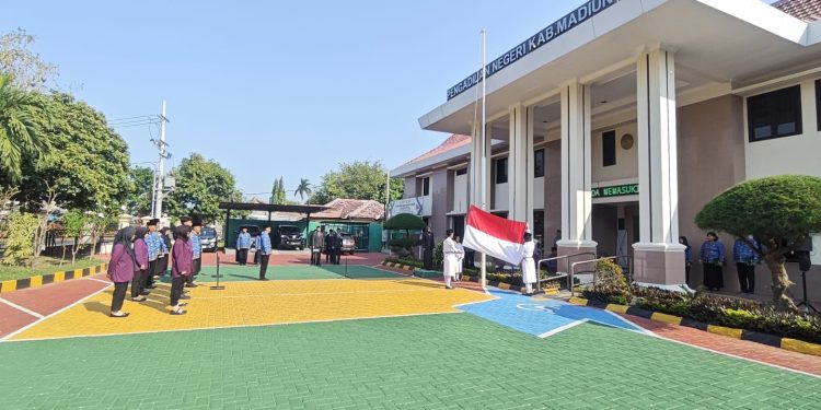 Pengadilan Negeri Kabupaten Madiun Gelar Upacara Peringatan Hari Sumpah Pemuda ke-96