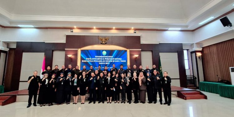Penandatanganan Pakta Integritas di Pengadilan Tinggi Surabaya: Wujud Komitmen Bersama Menuju Zona Integritas
