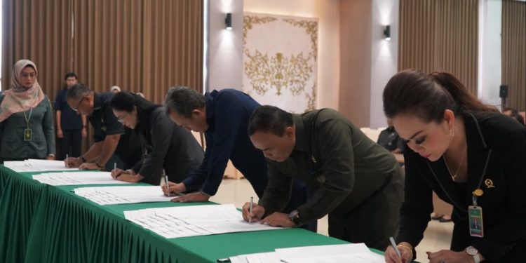 Penandatanganan Pakta Integritas di Pengadilan Tinggi Surabaya: Wujud Komitmen Bersama Menuju Zona Integritas