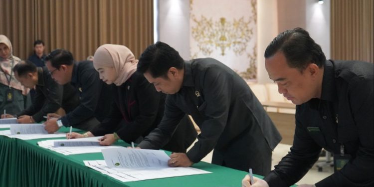 Penandatanganan Pakta Integritas di Pengadilan Tinggi Surabaya: Wujud Komitmen Bersama Menuju Zona Integritas