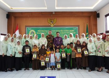 Dharmayukti Karini Cabang Kabupaten Madiun Salurkan BDBS, Dorong Terwujudnya Generasi Cerdas dan Berintegritas