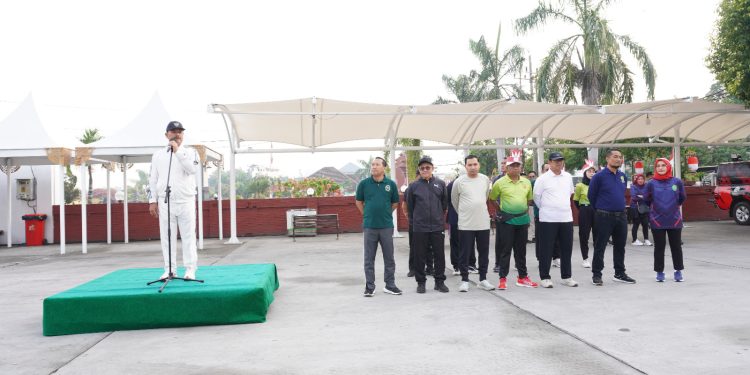 Semarak Jalan Sehat HUT RI Ke 80 & HUT MA.RI Ke 80 di Madiun: Pererat Persatuan Pengadilan se-Madiun Raya