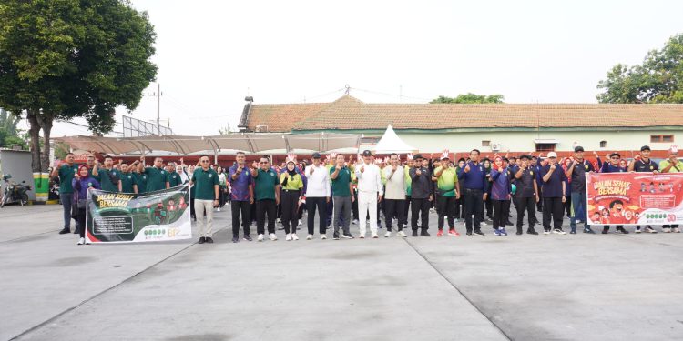 Semarak Jalan Sehat HUT RI Ke 80 & HUT MA.RI Ke 80 di Madiun: Pererat Persatuan Pengadilan se-Madiun Raya