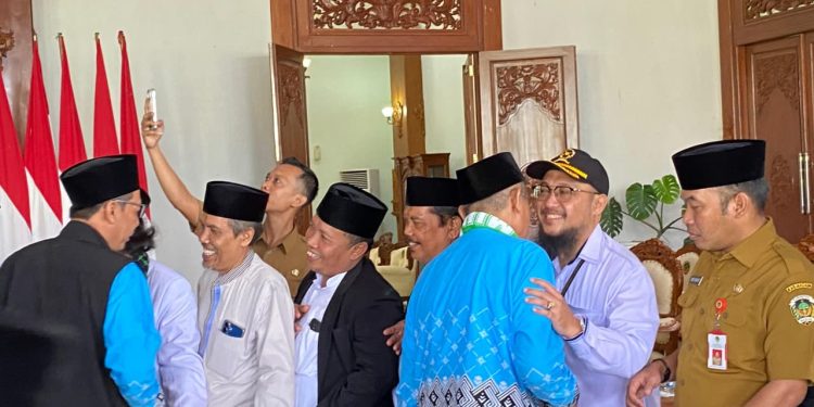 Waka PN Kabupaten Madiun Hadiri Pemberangkatan Jamaah Haji Tahun 1447 H/2026 M