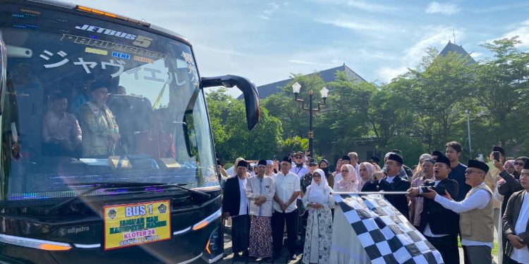 Waka PN Kabupaten Madiun Hadiri Pemberangkatan Jamaah Haji Tahun 1447 H/2026 M