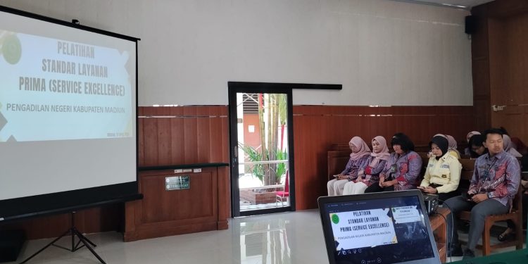 Pengadilan Negeri Kabupaten Madiun Gelar Pelatihan Service Excellent
