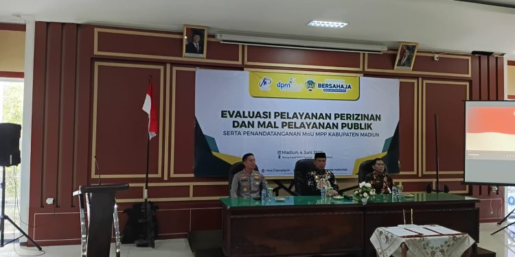 Wakil Ketua PN Kabupaten Madiun Hadiri Evaluasi Pelayanan Perizinan dan Mall Pelayanan Publik Kabupaten Madiun