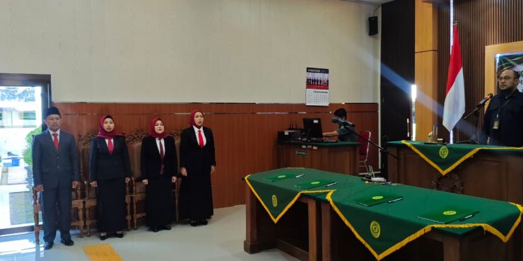 Pengadilan Negeri Kabupaten Madiun Gelar Pelantikan Pejabat Struktural dan Pengambilan Sumpah CPNS