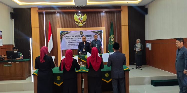 Pengadilan Negeri Kabupaten Madiun Gelar Pelantikan Pejabat Struktural dan Pengambilan Sumpah CPNS
