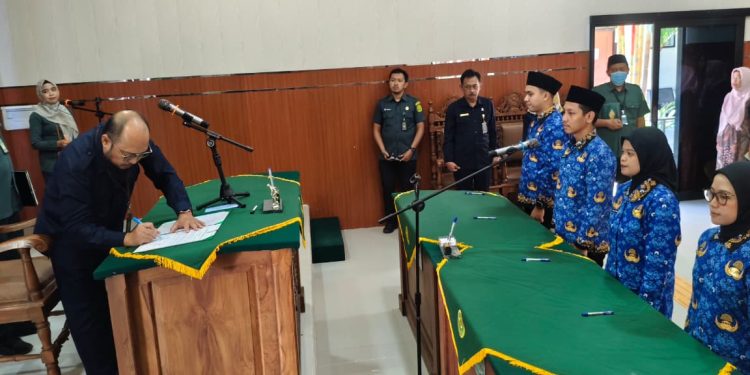Pengadilan Negeri Kabupaten Madiun Gelar Pelantikan Pejabat Struktural dan Pengambilan Sumpah CPNS