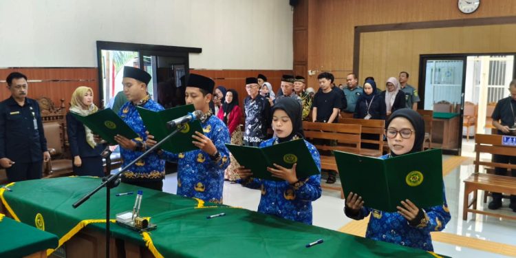 Pengadilan Negeri Kabupaten Madiun Gelar Pelantikan Pejabat Struktural dan Pengambilan Sumpah CPNS